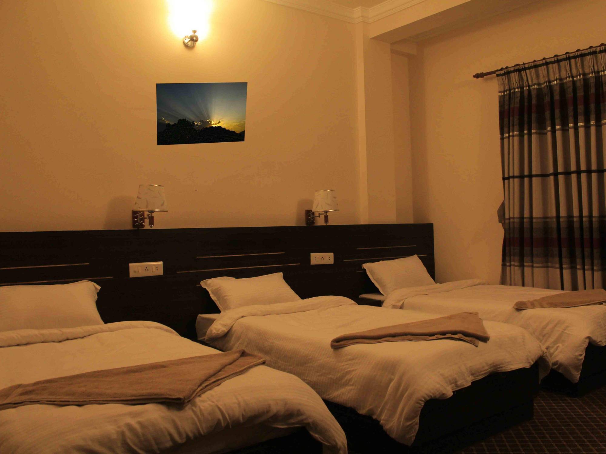 Mirage Inn Rummindei Екстериор снимка
