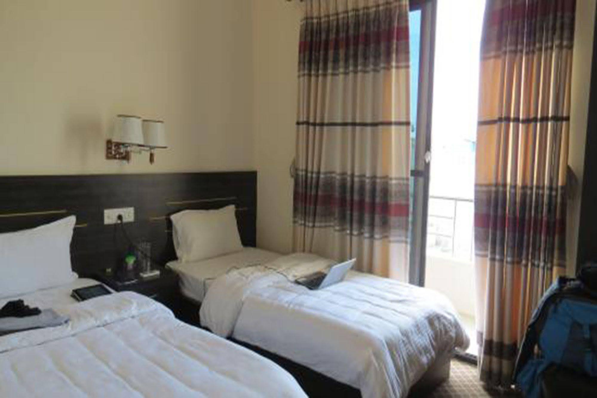 Mirage Inn Rummindei Екстериор снимка